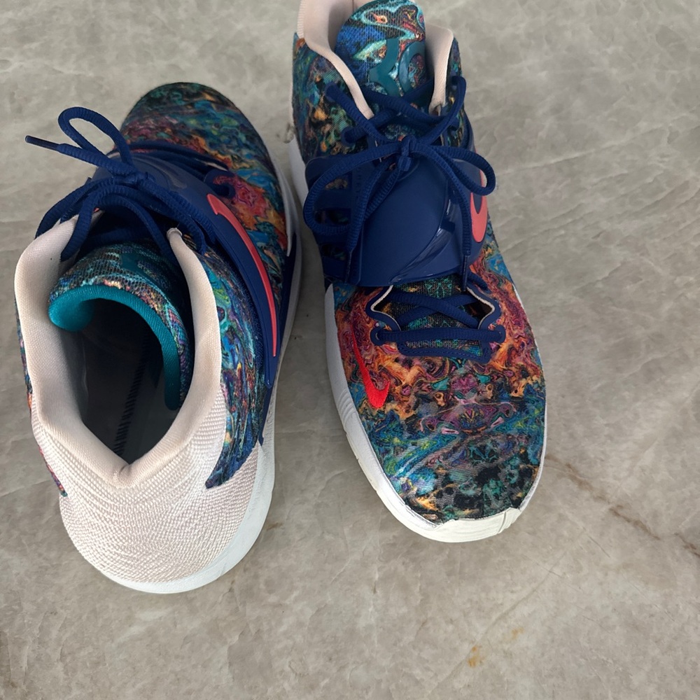 Colorful Men’s Athletic Basketball Shoes